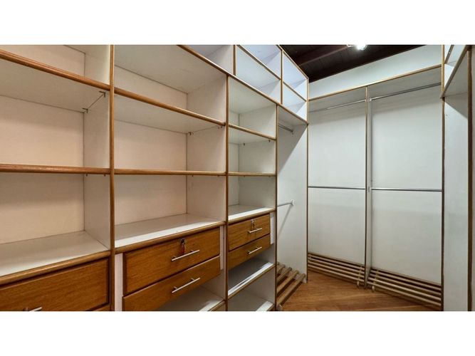 Casa de 3 alcobas en arriendo en San Lucas, Medellín, 272 m² · foto 16 de 24