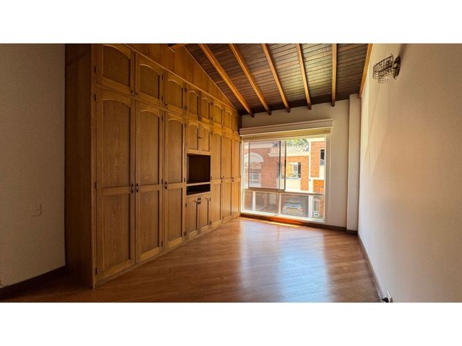 Casa de 3 alcobas en arriendo en San Lucas, Medellín, 272 m² · foto 17 de 24