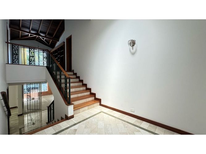 Casa de 3 alcobas en arriendo en San Lucas, Medellín, 272 m² · foto 18 de 24