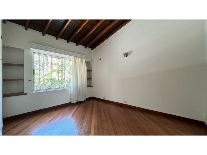 Casa de 3 alcobas en arriendo en San Lucas, Medellín, 272 m² · foto 21 de 24