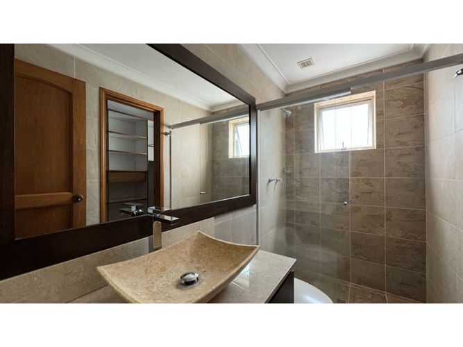 Casa de 3 alcobas en arriendo en San Lucas, Medellín, 272 m² · foto 23 de 24