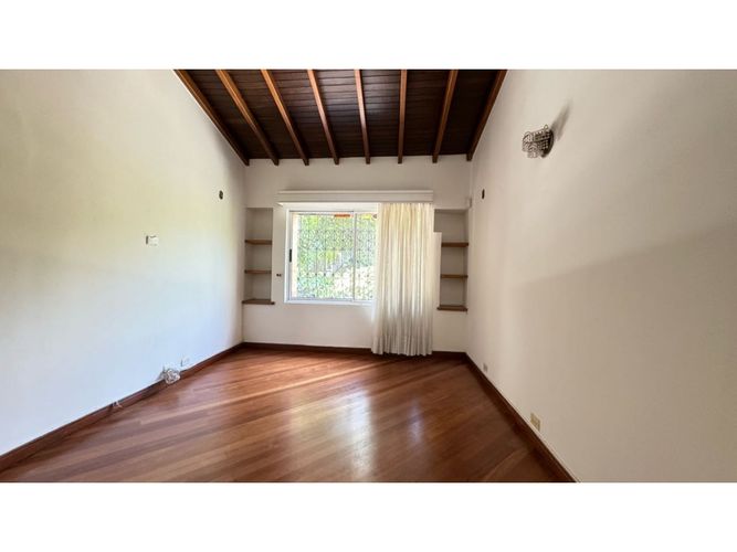 Casa de 3 alcobas en arriendo en San Lucas, Medellín, 272 m² · foto 24 de 24