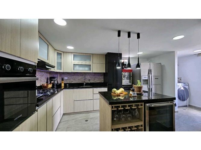 Apartamento de 3 alcobas en venta en Belén Miravalle, Medellín, 117 m² · foto 6 de 24