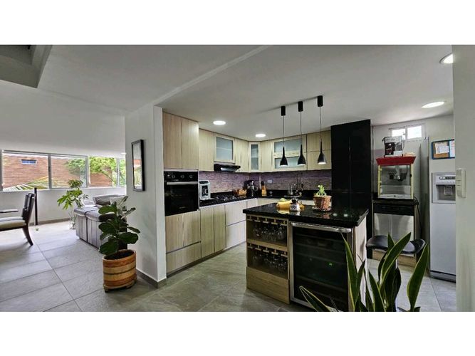 Apartamento de 3 alcobas en venta en Belén Miravalle, Medellín, 117 m² · foto 8 de 24