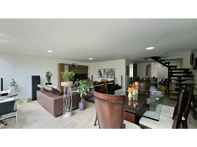 Apartamento de 3 alcobas en venta en Belén Miravalle, Medellín, 117 m² · foto 10 de 24