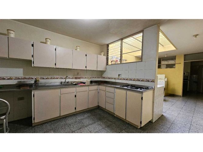 Casa de 6 alcobas en venta en El Nogal- Los Almendros, Medellín, 225 m² · foto 7 de 20