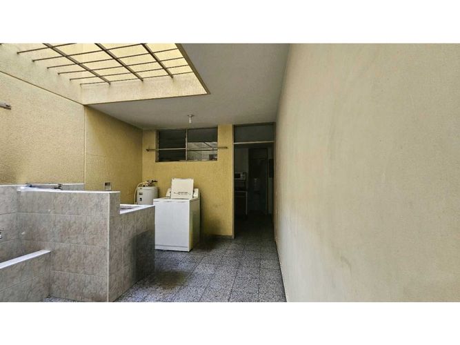 Casa de 6 alcobas en venta en El Nogal- Los Almendros, Medellín, 225 m² · foto 9 de 20