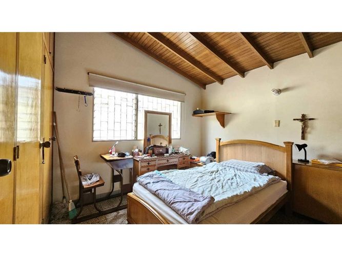 Casa de 6 alcobas en venta en El Nogal- Los Almendros, Medellín, 225 m² · foto 18 de 20