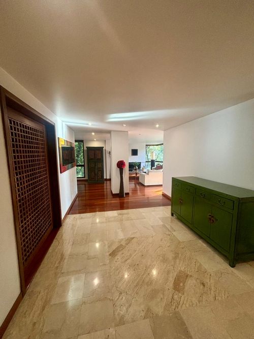 Apartamento de 3 alcobas en venta en Chapinero, Bogotá, 235 m² · foto 2 de 20