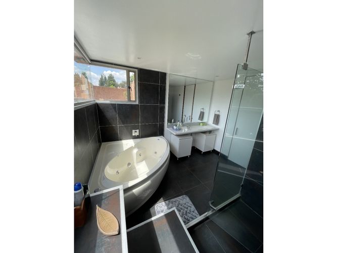 Casa de 5 alcobas en venta en San Simón, Bogotá, 450 m² · foto 15 de 24
