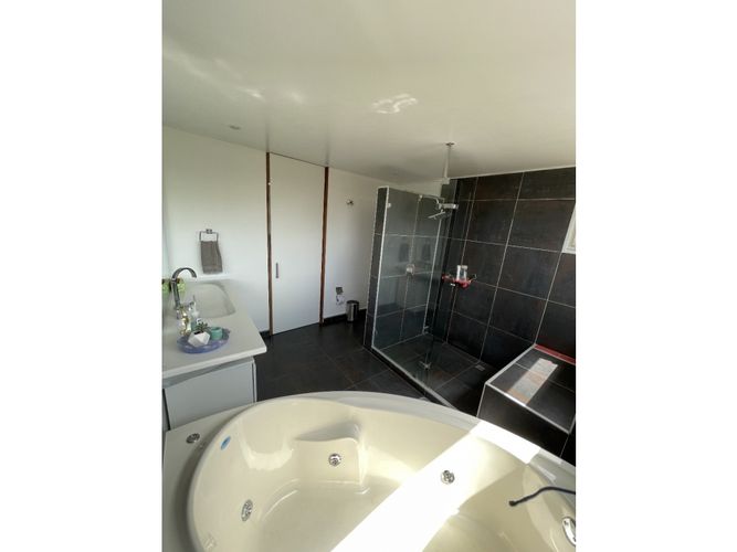Casa de 5 alcobas en venta en San Simón, Bogotá, 450 m² · foto 22 de 24