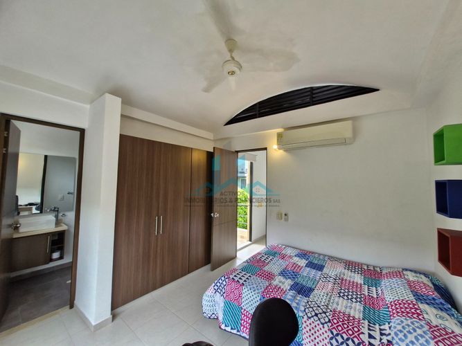 Casa de 4 alcobas en venta en Ricaurte, 440 m² · foto 10 de 23