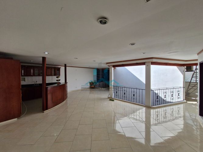Casa de 5 alcobas en venta en Girardot, Girardot, 272 m² · foto 18 de 24