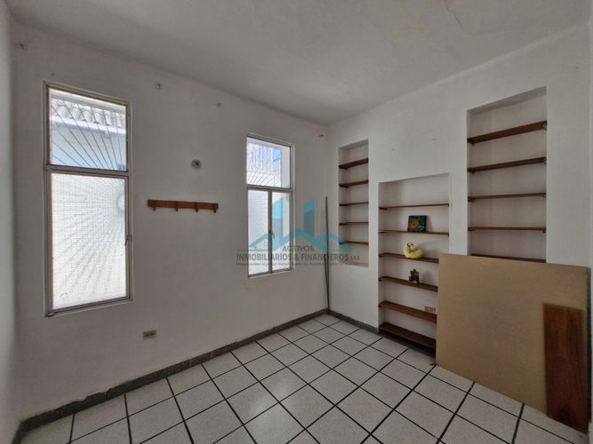 Casa de 5 alcobas en venta en Girardot, Girardot, 272 m² · foto 5 de 24