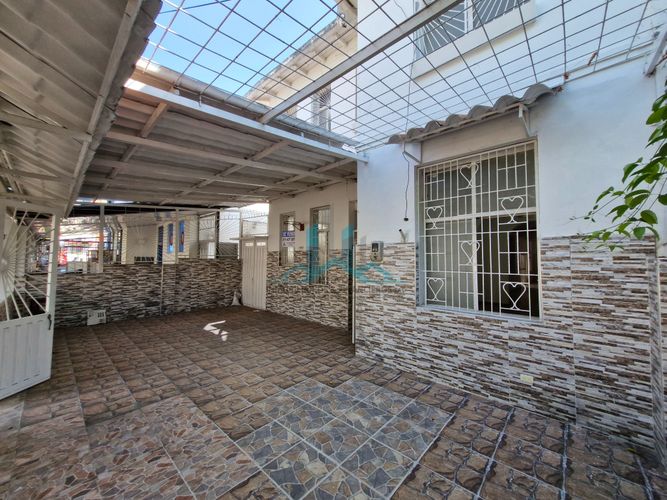 Casa de 5 alcobas en venta en Girardot, Girardot, 272 m² · foto 4 de 24