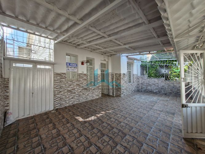 Casa de 5 alcobas en venta en Girardot, Girardot, 272 m² · foto 3 de 24