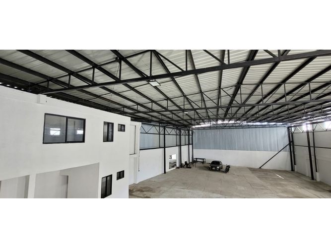 Bodega en arriendo en Armenia, Armenia, 902 m² · foto 2 de 11