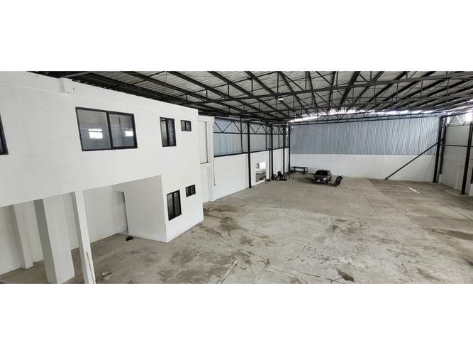 Bodega en arriendo en Armenia, Armenia, 902 m² · foto 4 de 11