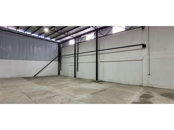 Bodega en arriendo en Armenia, Armenia, 902 m² · foto 7 de 11