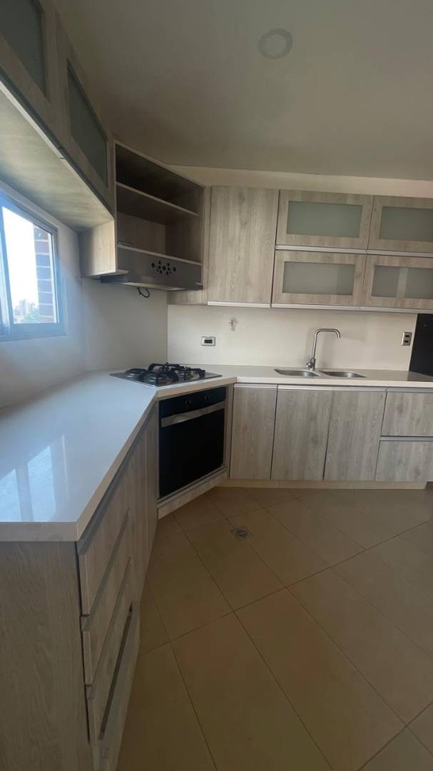 Apartamento en arriendo en Laureles, Medellín · foto 2 de 24