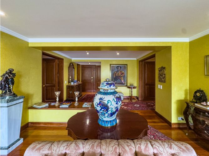 Apartamento de 3 alcobas en venta en El Nogal, Bogotá, 325 m² · foto 2 de 24