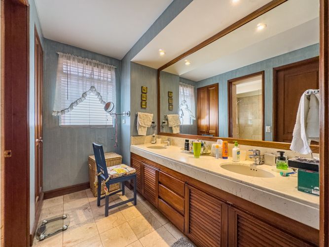 Apartamento de 3 alcobas en venta en El Nogal, Bogotá, 325 m² · foto 18 de 24
