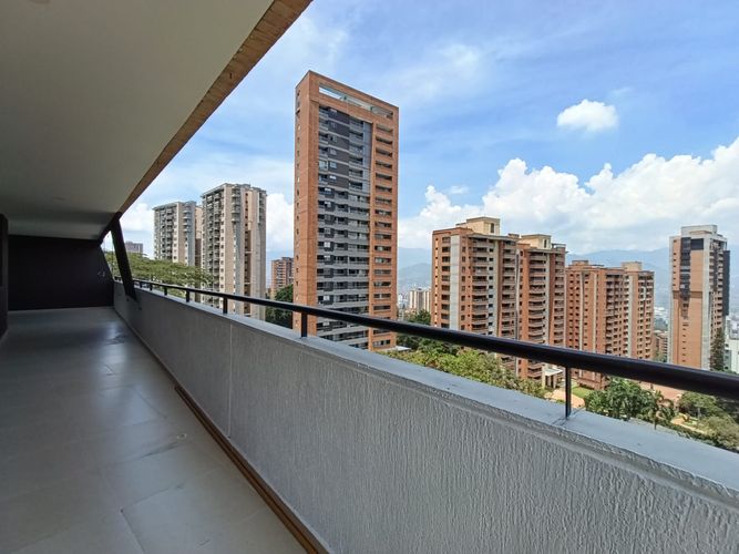 Apartamento de 3 alcobas en arriendo en El Poblado, Medellín, 144 m² · foto 2 de 19