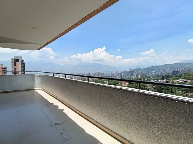 Apartamento de 3 alcobas en arriendo en El Poblado, Medellín, 144 m² · foto 3 de 19