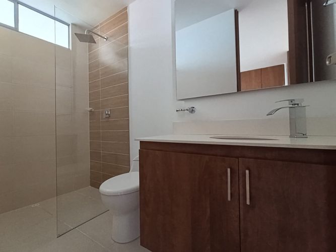 Apartamento de 3 alcobas en arriendo en El Poblado, Medellín, 144 m² · foto 7 de 19
