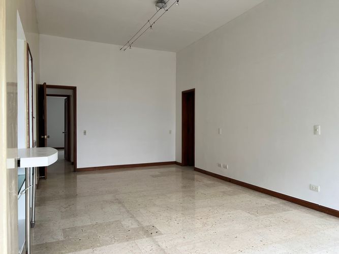 Apartamento de 3 alcobas en arriendo en El Poblado, Medellín, 200 m² · foto 11 de 17
