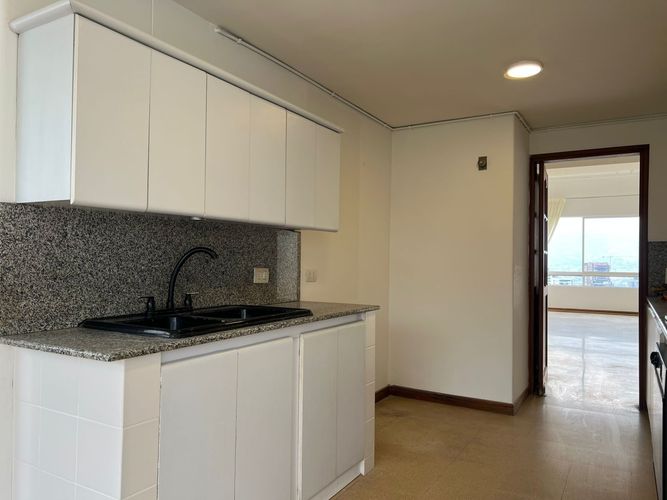 Apartamento de 3 alcobas en arriendo en El Poblado, Medellín, 200 m² · foto 5 de 17
