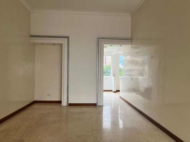 Apartamento de 3 alcobas en arriendo en El Poblado, Medellín, 200 m² · foto 12 de 17