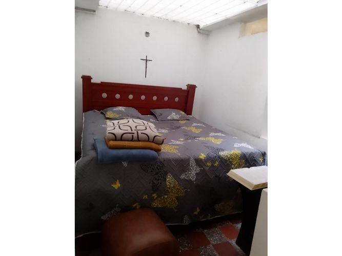 Casa de 7 alcobas en venta en La Milagrosa, Medellín, 162 m² · foto 9 de 17
