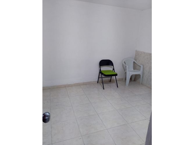 Casa de 7 alcobas en venta en La Milagrosa, Medellín, 162 m² · foto 10 de 17