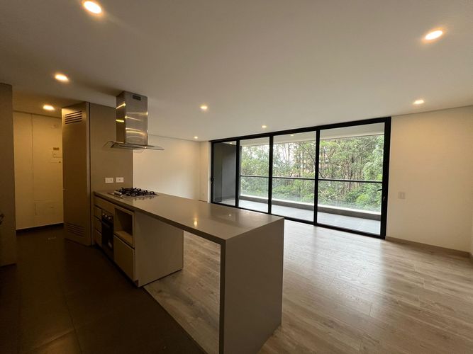 Apartamento de 2 alcobas en arriendo en El Poblado, Medellín, 106 m² · foto 2 de 18