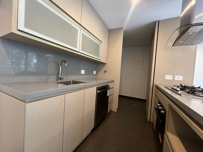 Apartamento de 2 alcobas en arriendo en El Poblado, Medellín, 106 m² · foto 4 de 18