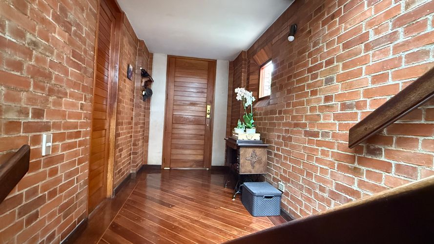 Casa de 3 alcobas en venta en Cerros De Suba, Bogotá, 320 m² · foto 2 de 24