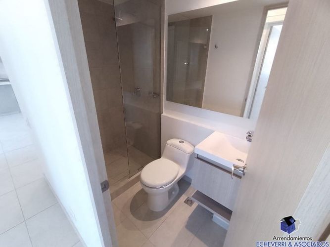 Apartamento de 3 alcobas en arriendo en Zuñiga, Envigado, 70 m² · foto 8 de 9