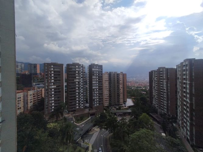 Apartamento de 3 alcobas en arriendo en Loma Del Esmeraldal, Envigado, 103 m² · foto 6 de 15