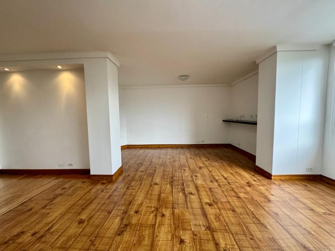 Apartamento de 3 alcobas en arriendo en Urbanización Las Cumbres, Medellín, 160 m² · foto 3 de 20