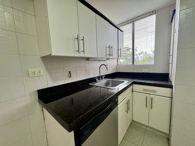 Apartamento de 3 alcobas en arriendo en Urbanización Las Cumbres, Medellín, 160 m² · foto 5 de 20