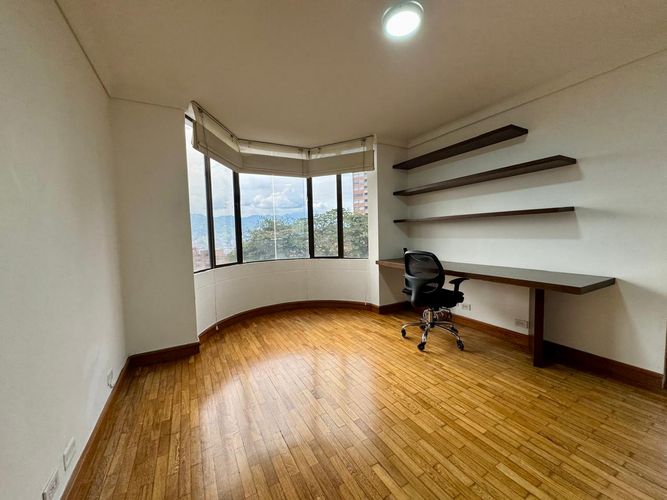 Apartamento de 3 alcobas en arriendo en Urbanización Las Cumbres, Medellín, 160 m² · foto 16 de 20