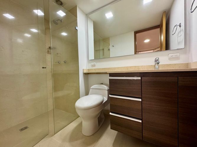 Apartamento de 3 alcobas en arriendo en Urbanización Las Cumbres, Medellín, 160 m² · foto 17 de 20