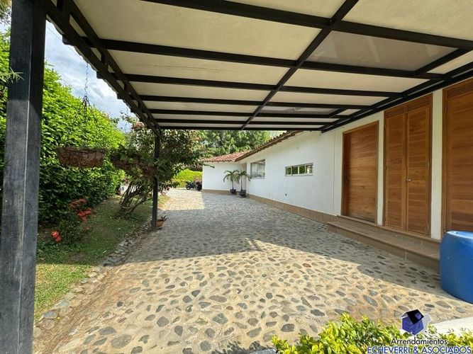 Casa de 4 alcobas en venta en Las Lomitas, Sabaneta, 866 m² · foto 3 de 11