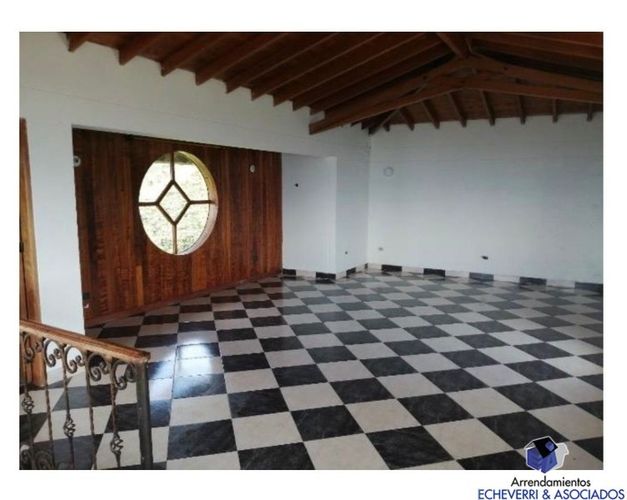 Casa de 4 alcobas en venta en Las Lomitas, Sabaneta, 866 m² · foto 4 de 11
