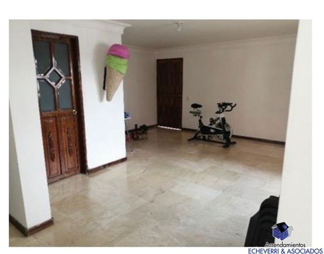 Casa de 4 alcobas en venta en Las Lomitas, Sabaneta, 866 m² · foto 10 de 11
