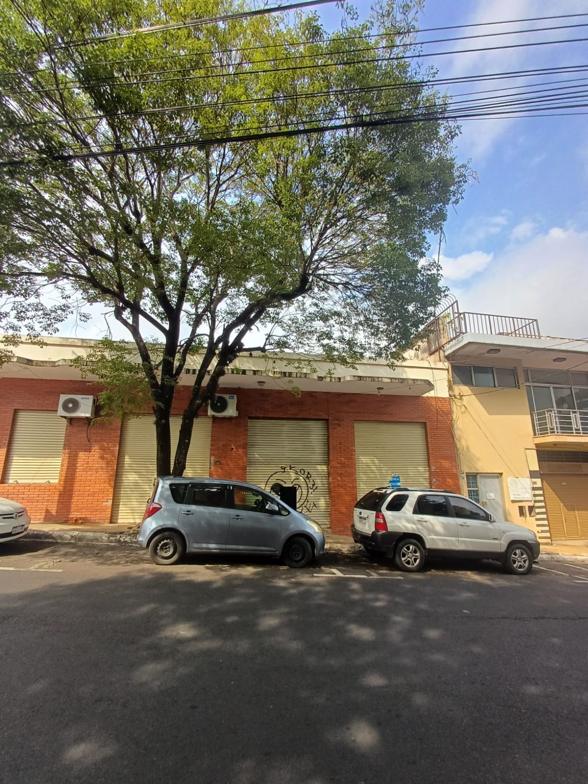 ALQUILER DE SALON COMERCIAL EN BARRIO CATEDRAL — foto 2