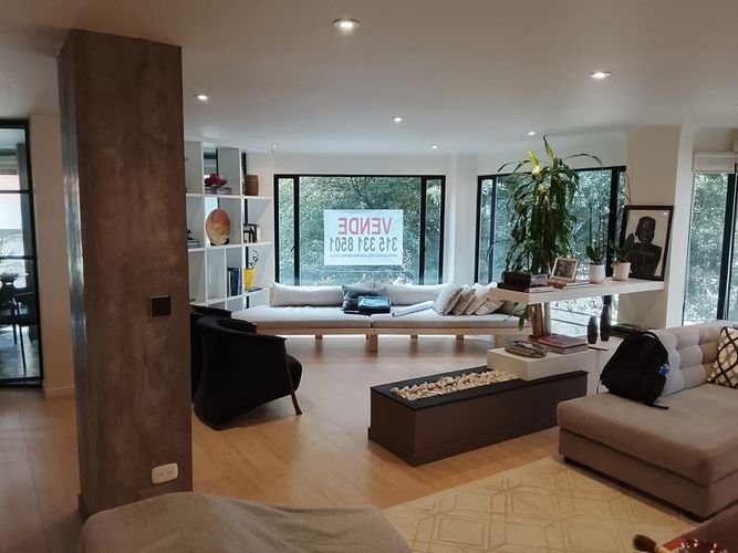 Apartamento de 3 alcobas en venta en El Refugio, Bogotá, 240 m² · foto 3 de 9