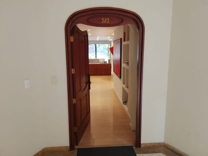 Apartamento de 3 alcobas en venta en El Refugio, Bogotá, 240 m² · foto 4 de 9