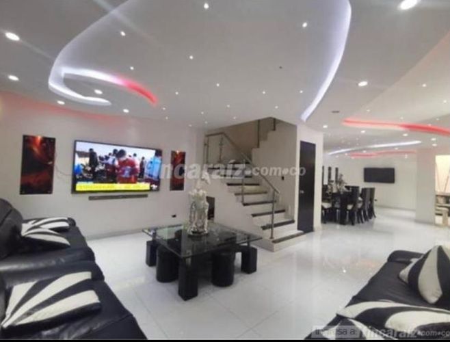 Casa de 6 alcobas en venta en Camino Real - Los Fundadores, Cali, 350 m² · foto 3 de 19